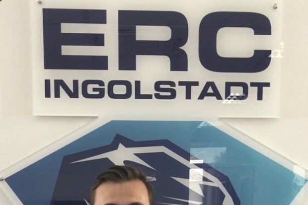 Fabio Wagner vor dem ERC-Logo