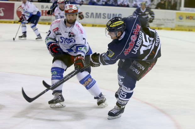 Im Hinspiel bezwangen John Laliberte und seine Panther die Schwenninger. Foto: Meyer / kbumm.de