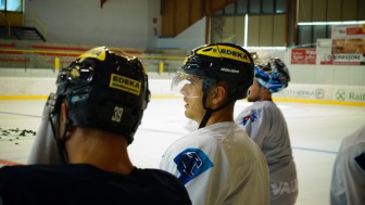 Der ERC Ingolstadt um John Laliberte bereitet sich derzeit in Latsch vor. Am Wochenende steigt der Vinschgau Cup. Foto: Martin Wimösterer Der ERC Ingolstadt um John Laliberte bereitet sich derzeit in Latsch vor. Am Wochenende steigt der Vinschgau Cup. Foto: Martin Wimösterer