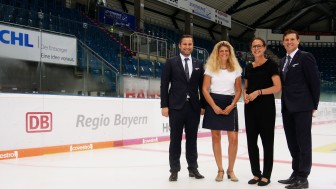 Freuen sich über die Fortsetzung der erfolgreichen Partnerschaft (v.l.n.r.): Nicholas Rausch (ERC-Salesmanager), Anke Jochum (Marketing DB Regio Bayern), Antonia von Bassewitz (Leiterin Fahrgastmarketing bei DB) und Claus Gröbner (ERC-Geschäftsführer). Freuen sich über die Fortsetzung der erfolgreichen Partnerschaft (v.l.n.r.): Nicholas Rausch (ERC-Salesmanager), Anke Jochum (Marketing DB Regio Bayern), Antonia von Bassewitz (Leiterin Fahrgastmarketing bei DB) und Claus Gröbner (ERC-Geschäftsführer).