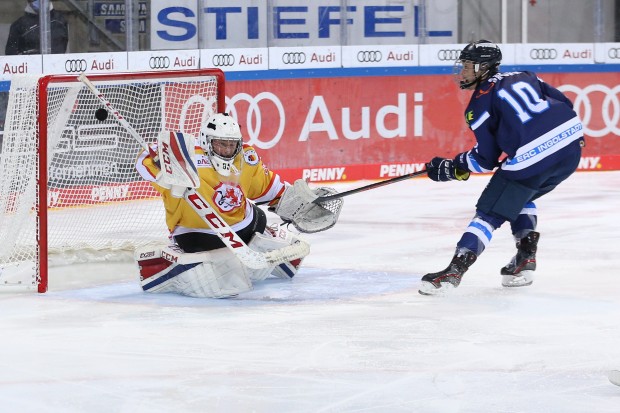 Die U20 um Maximilian Kolesnikov verkaufte sich gegen die DEG teuer.
Foto: Ralf Lüger