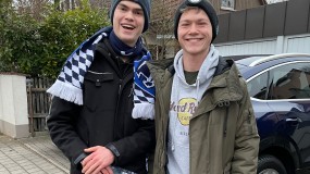Mit dem VIP-Shuttle zum Stadion, um das Spiel dort auf VIP-Plätzen zu genießen.