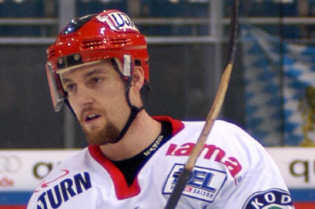 Hattrick für Doug Ast, 3:0, 4:0 und das 5:0 (Fotos: Hockey-Press)