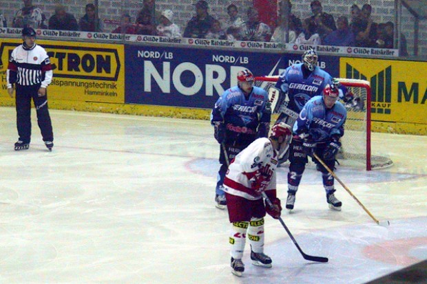 Abwehr der Panther (Foto: sportdaten.info)
