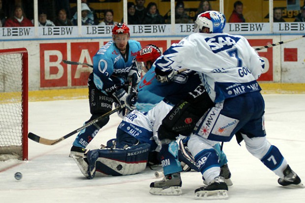 Ausgleich zum 2:2 durch Doug Ast