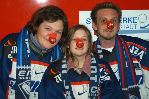 Familie Stürzl beteiligte sich ebenso wie meist alle Pantherfans an "Red Nose Day"