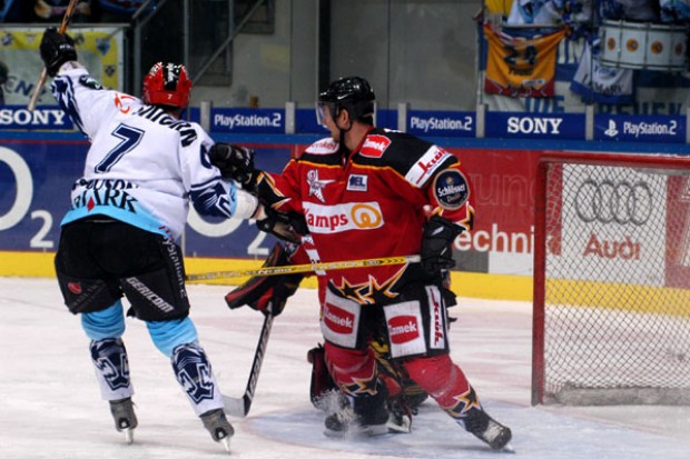 3:2 durch Oswald<br>Fotos: Hockey-Press