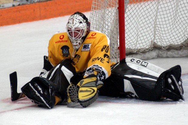 18 Saves - Shut Out für Robert Müller
