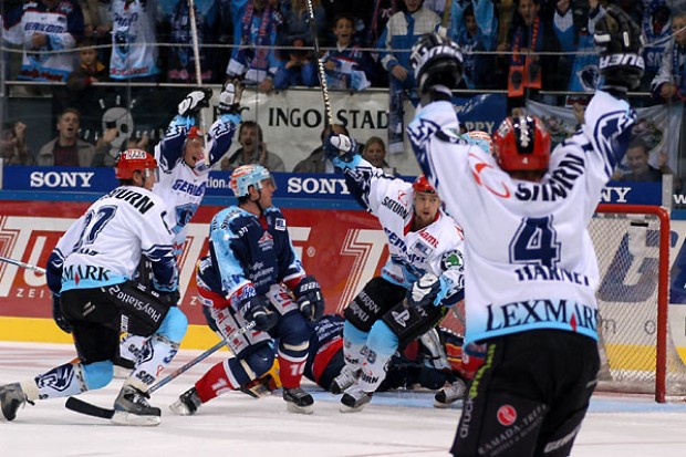 Torjubel zum 2:1 durch Doug Ast