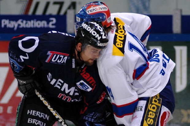 Doug Ast gegen Stefan Ustorf