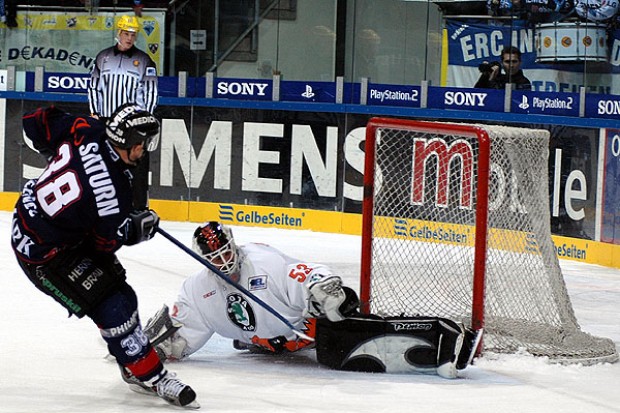 Erst nach Penalty gingen die Panther als Sieger vom Eis.