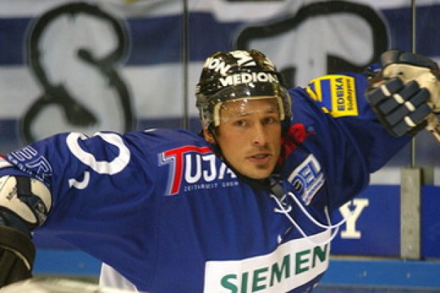 Der 2:2 Ausgleich gelang Ex-Adler John Tripp
