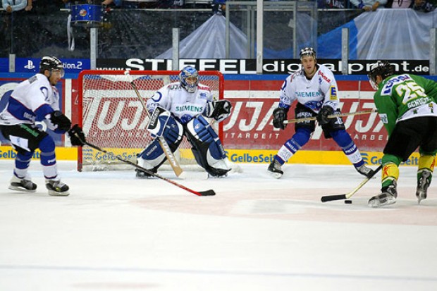Sebastian Vogl hütete ab der 31. Minute das Tor des ERC souverän