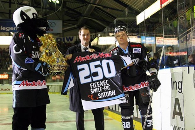 Jakub Ficenec machte sein 250. Spiel im Dress des ERC