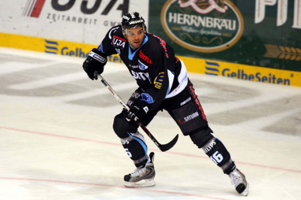 Michael Waginger verletzte sich beim Spiel in Mannheim am Knie.