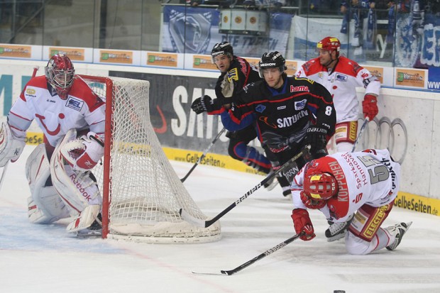 Dominic Walsh erhielt eine fünf plus Spieldauerdisziplinarstrafe aufgrund eines Fouls mit Verletzungsfolge. Foto: Stefan Bösl - www.kbumm.de