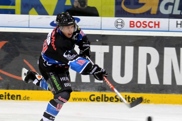 Joe Motzko verwandelte den entscheidenden Penalty. Foto: Stefan Bösl - www.kbumm.de