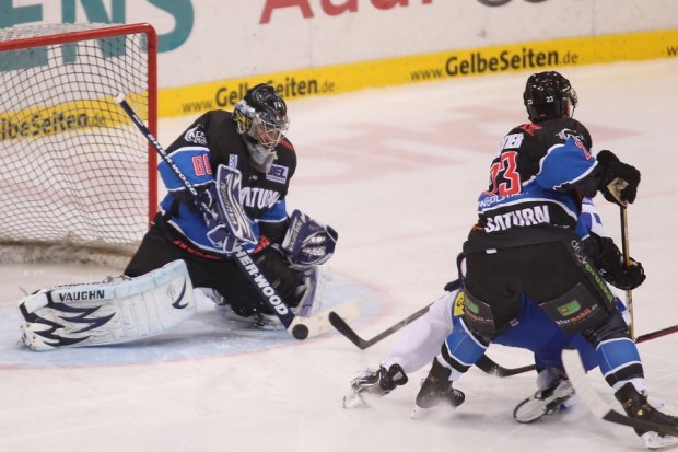 Markus Janka zeigte ein paar tolle Saves und war mit einer Fangquote von über 90% entscheidend am Sieg beteiligt. Foto: Stefan Bösl - www.kbumm.de