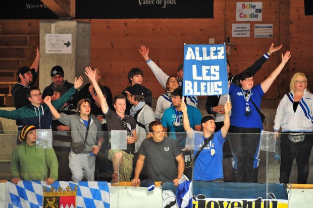 Die Fans des ERC ... . Foto: Reymondin