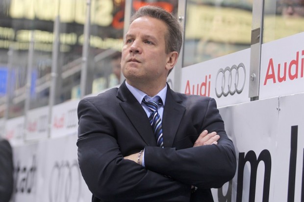 Rich Chernomaz dürfte alles andere als zufrieden mit dem Auftritt seiner Jungs im bayerischen Derby gewesen sein. Foto: Stefan Bösl - www.kbumm.de
