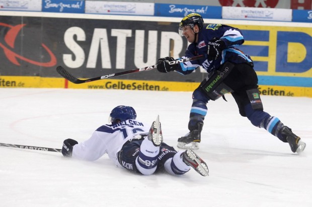 Game-Winning-Goal durch Joe Motzko. Foto: Stefan Bösl - www.kbumm.de
