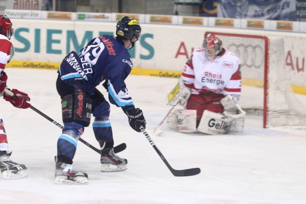 Thomas Greilinger erzielt das 1:0. Foto: Stefan Bösl - www.kbumm.de