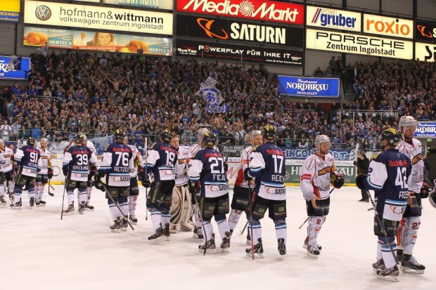 Der Jubel kannte in der Saturn-Arena keine Grenzen mehr. Foto: Stefan Bösl - www.kbumm.de