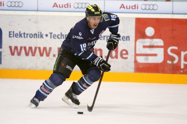 Joe Motzko traf das leere Tor, steuerte zwei Assits bei und wurde zum besten Spieler des Abends gewählt. Foto: Stefan Bösl - www.kbumm.de