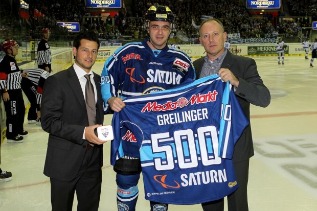 500. DEL Spiel für Thomas Greilinger - herzlichen Glückwunsch! Foto: Jürgen Meyer - www.kbumm.de