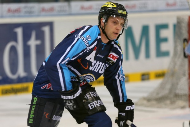 Derek Hahn erzielte das zwischenzeitlilche 1:0 für die Panther. Foto: Stefan Bösl - www.kbumm.de