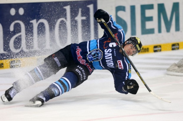 Tyler Bouck immer mit vollem Einsatz. Foto: Stefan Bösl - www.kbumm.de