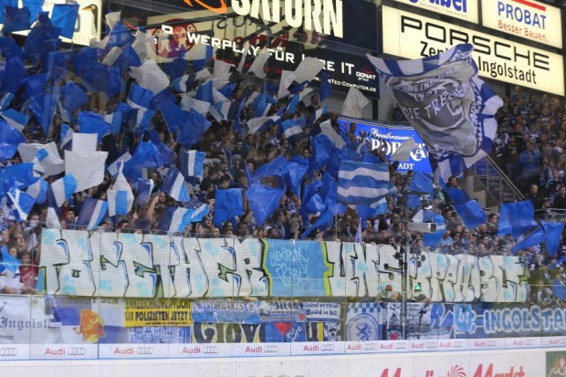 Die ERC-Fans verwandelten die Saturn Arena erneut in einen absoluten Hexenkessel. Foto: Stefan Bösl - www.kbumm.de