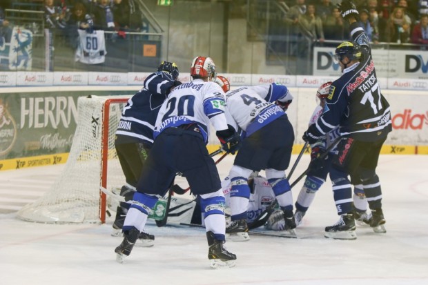 Petr Taticek bejubelt seinen Treffer zum 1:0. (Foto: Stefan Meyer, www.kbumm.de)