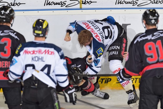 Eddy Rinke-Leitans im Kampf mit David Elsner. Foto: City-Press