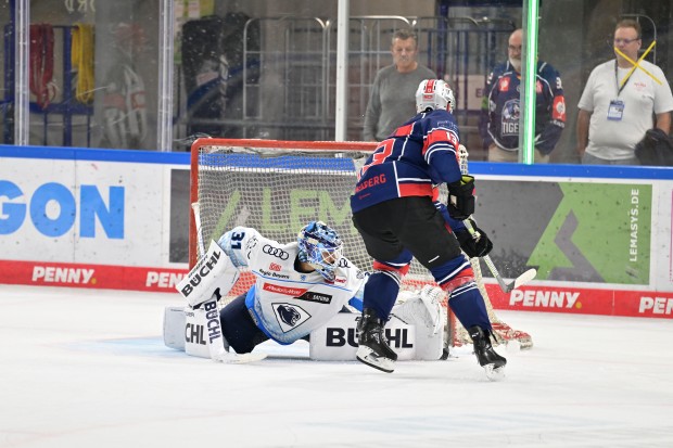 Devin Williams macht dicht: Der Schlussmann sicherte den Sieg beim Gäubodencup mit drei gehaltenen Penaltys.
Foto: Stefan Ritzinger