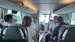 Mit dem Mannschaftsbus zu einem Auswärtsspiel beim Gäuboden-Cup fahren.