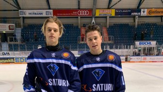 Die beiden Panther-Talente Lukas Ullmann (li.) und Niklas Hübner (re.) sind für die U16-Nationalmannschaft nominiert worden.
Foto: ERC Ingolstadt e.V. Die beiden Panther-Talente Lukas Ullmann (li.) und Niklas Hübner (re.) sind für die U16-Nationalmannschaft nominiert worden.
Foto: ERC Ingolstadt e.V.